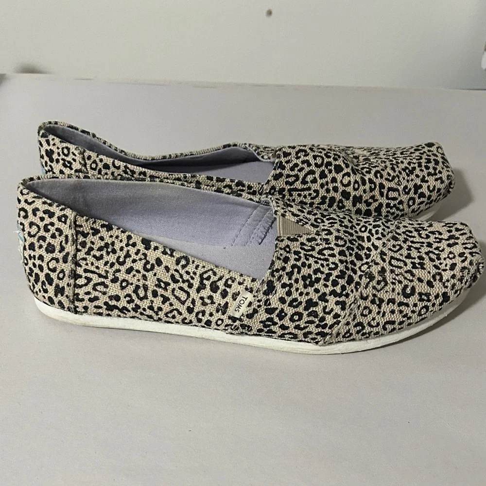TOMS Animal Print Canvas Slip-Ons ladies size 8‎